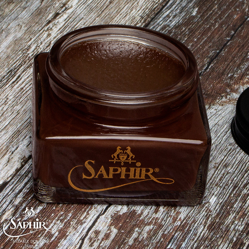tobacco shoe polish SAPHIR MEDAILLE D'OR PATE DE LUXE WAX Your leather shoes should always be dusted and cleaned before applying the Saphir Medaille dOr luxury shoe polish to ensure that all dirt and stains are eliminated SAPHIR MEDAILLE D'OR CREME 1925